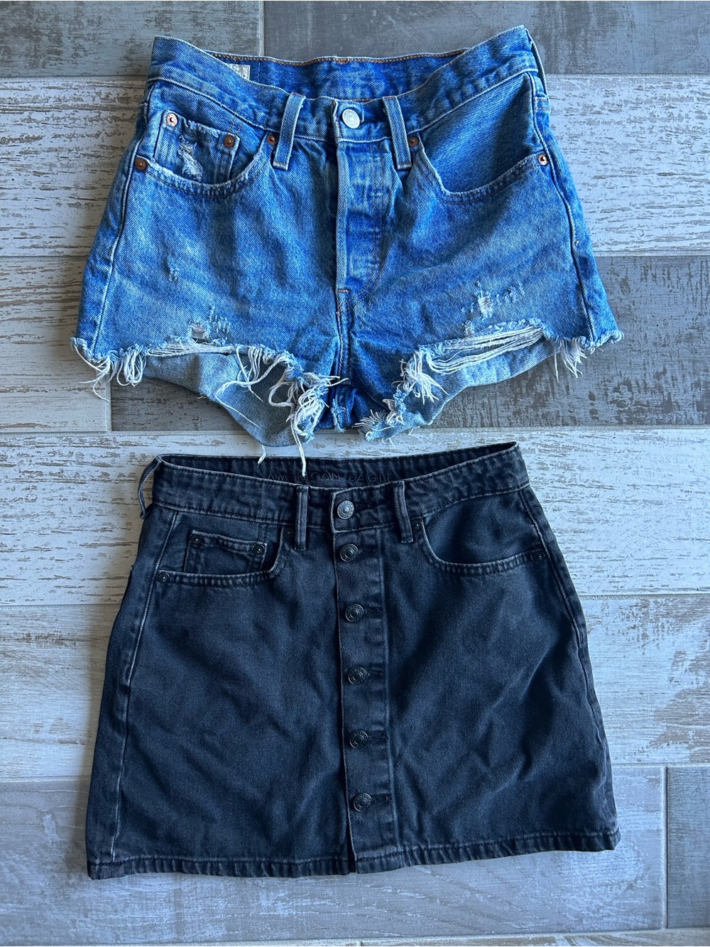 Levi’s 501 Distressed Shorts + American Eagle Denim Skirt 0/00 Bundle